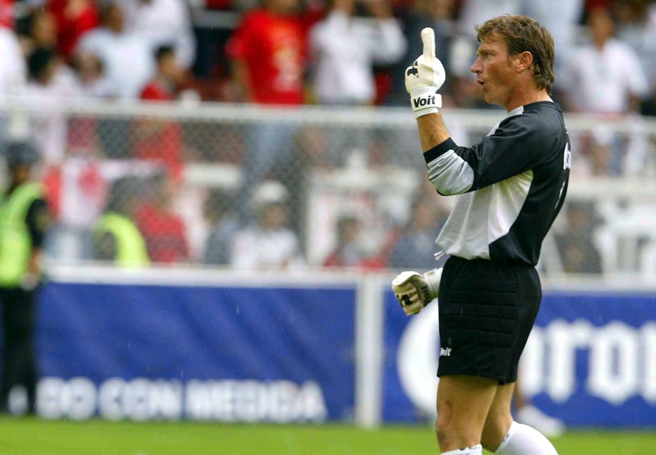 2- Hernán Cristante - Argentino y arquero legendario. Alzó también cinco títulos con el club. Tiene el récord de más minutos sin gol en la Liga MX con 746 minutos.