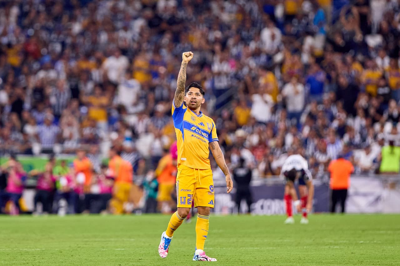 Javier Aquino, salario anual aproximado de $30,019,080 pesos.