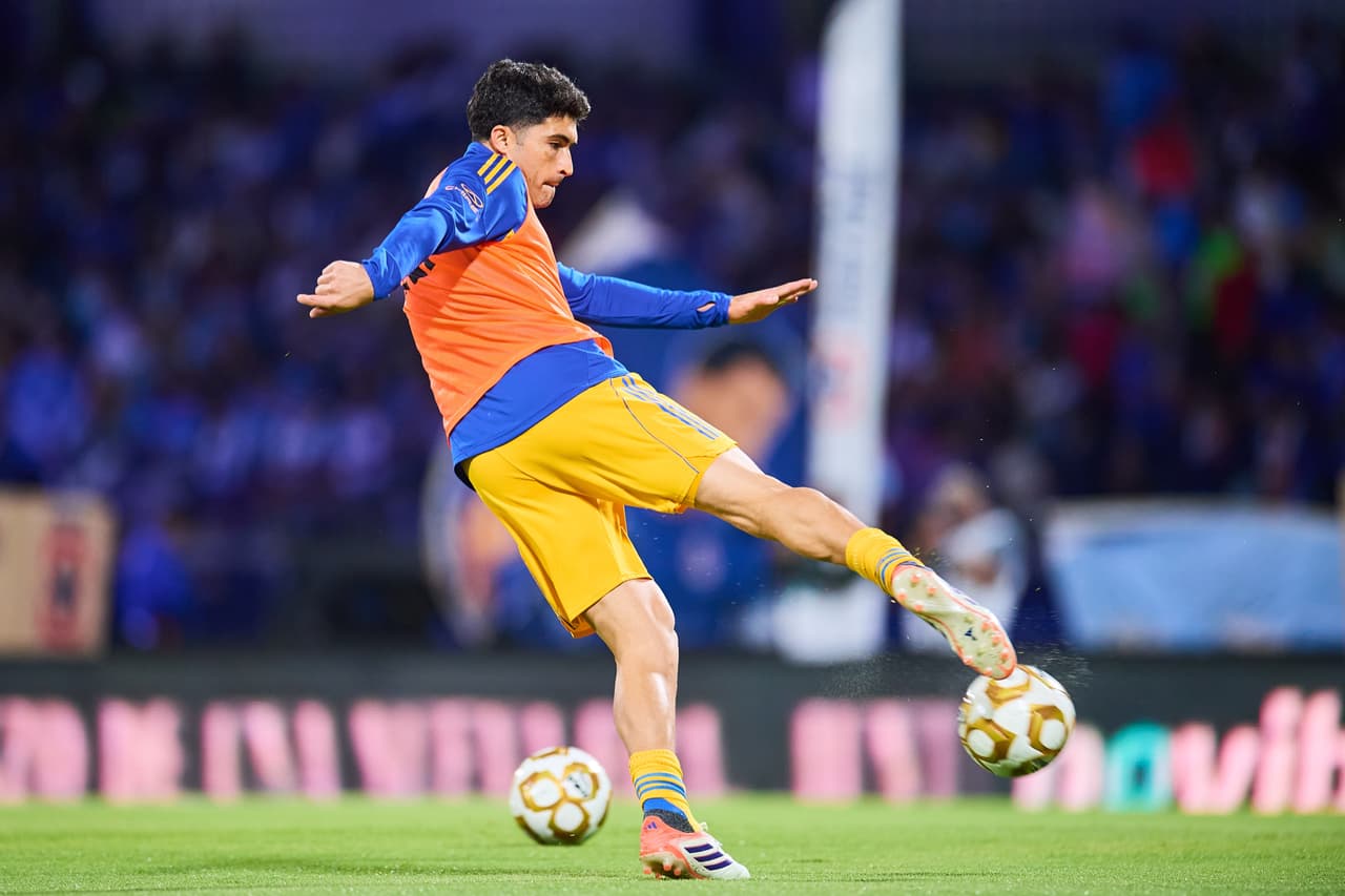 Nicolás Ibáñez, salario anual aproximado de $22,871,680 pesos.