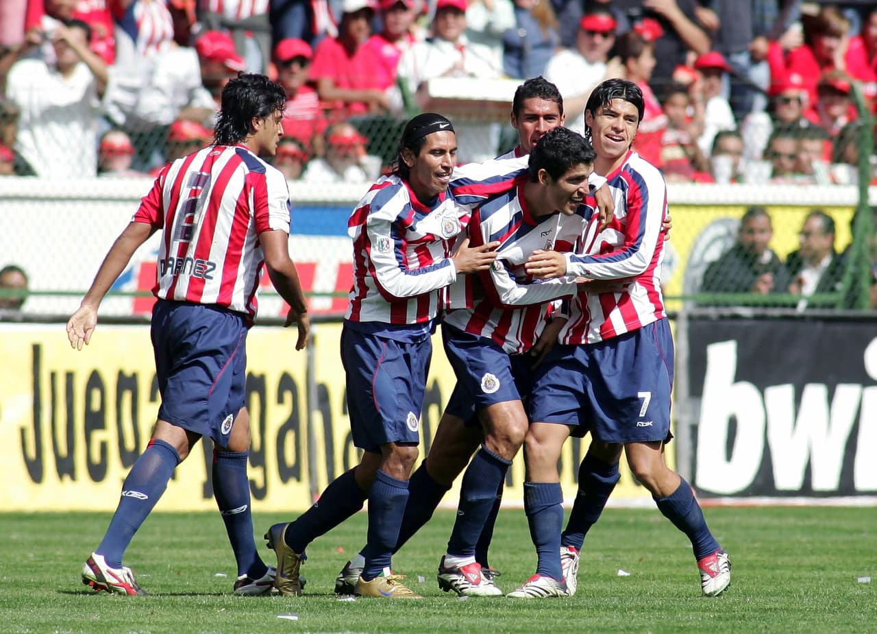 Chivas recuperó su futbol y aprovechó un bajón físico de los escarlatas, y a los 52, Francisco 'Maza' Rodríguez anotó el tanto del empate.