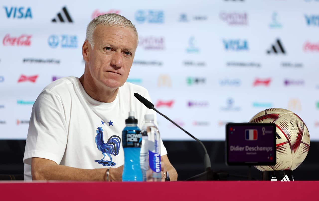 Didier Deschamps vuelve a torcer el gesto al cuestionarle por Karim Benzema