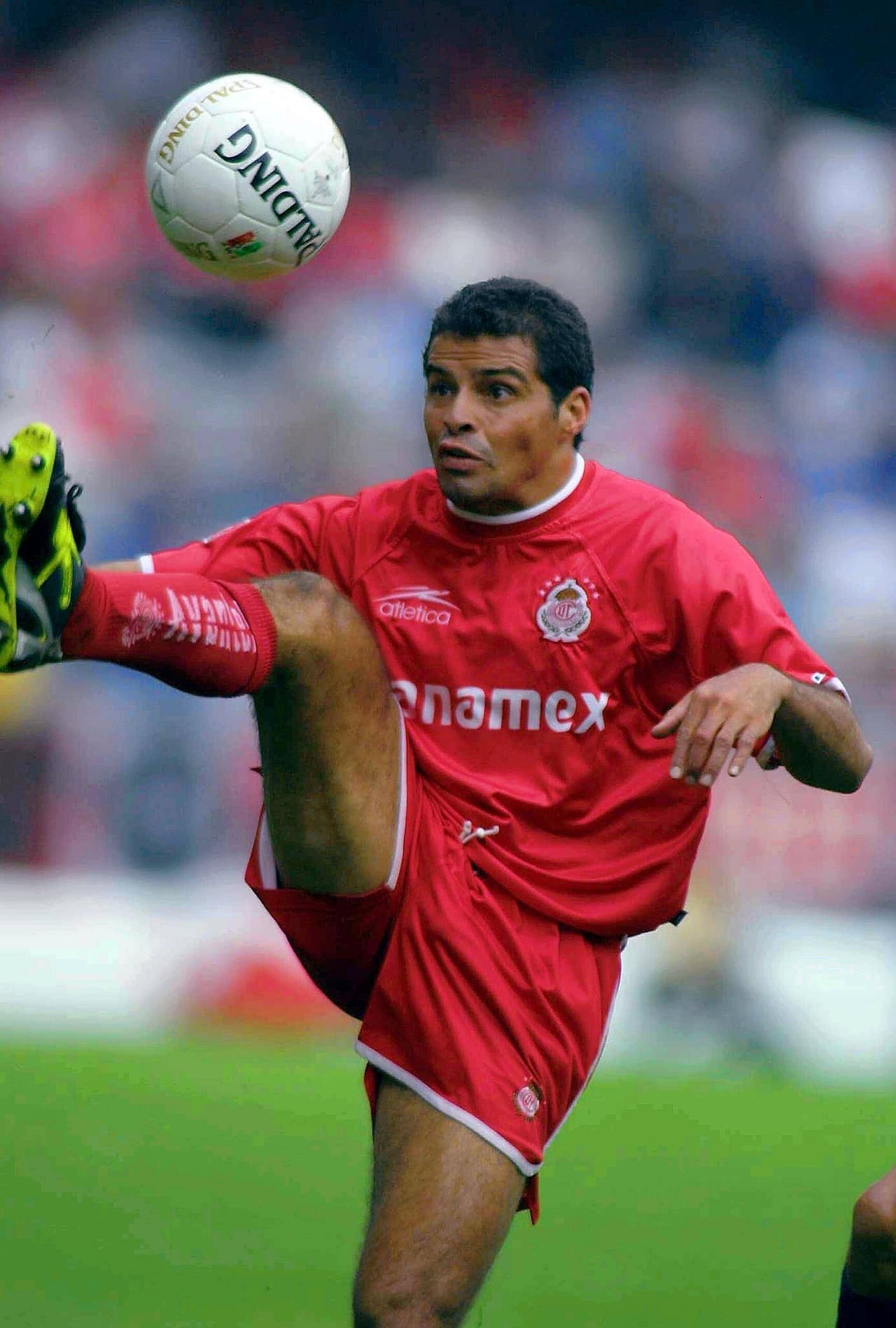 7 - Carlos María Morales - Uruguayo y delantero, complementó a José Saturnino Cardozo en su mejor momento.
<br>