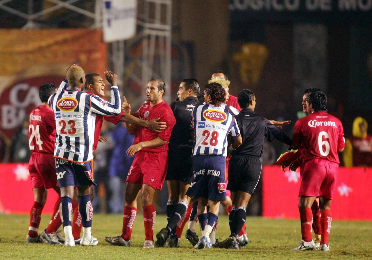 La serie se mantenía pareja en el marcador, hasta que vino la polémica.