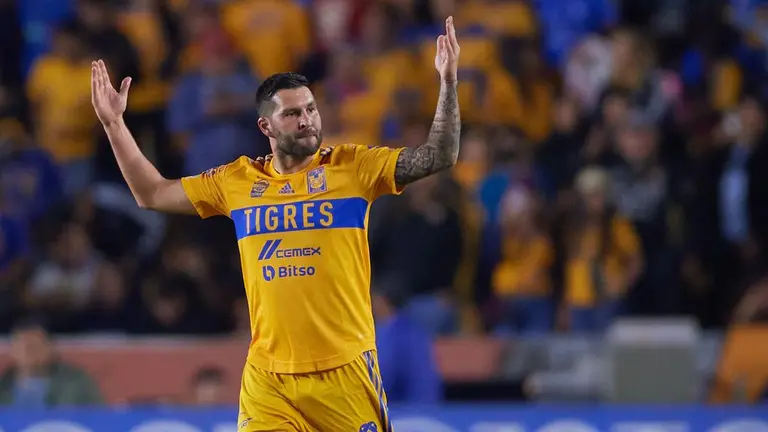 Andre Pierre Gignac Subastar Balones A Favor De La Beneficencia