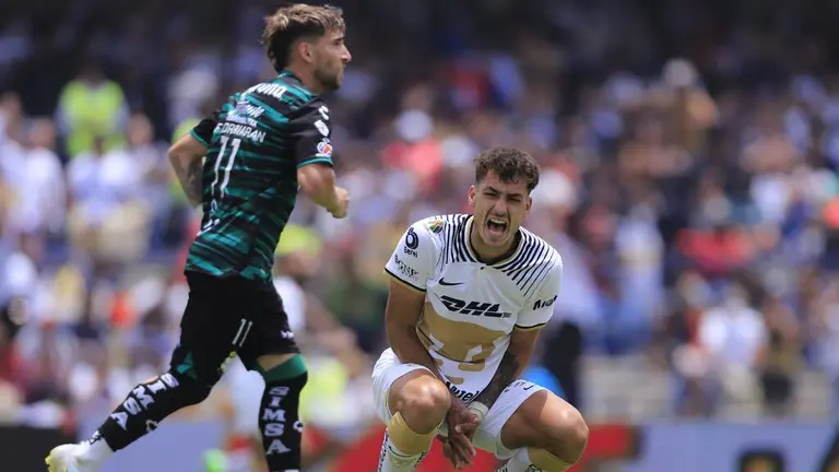 Galer A De Im Genes Santos Golea A Los Pumas Y Fans Arremeten Contra