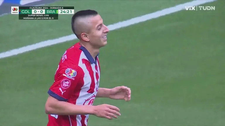 Otra Vez Se Lo Pierde Chivas Piojo Alvarado Se Queda A Nada De Gol