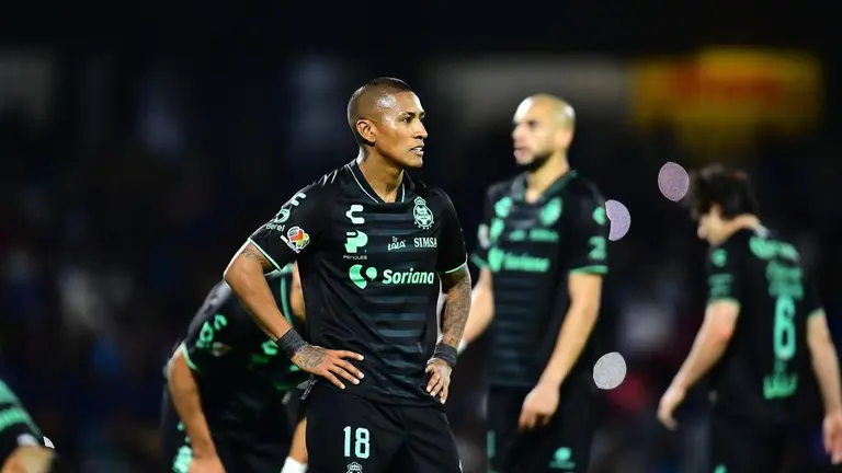 Santos Laguna da a conocer el tiempo de recuperación de Pedro Aquino