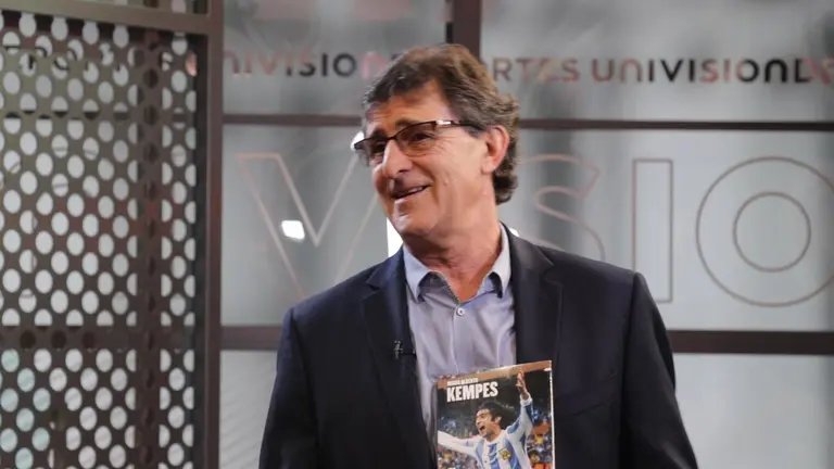 Mario Kempes presentó su libro El Matador TUDN Fútbol TUDN