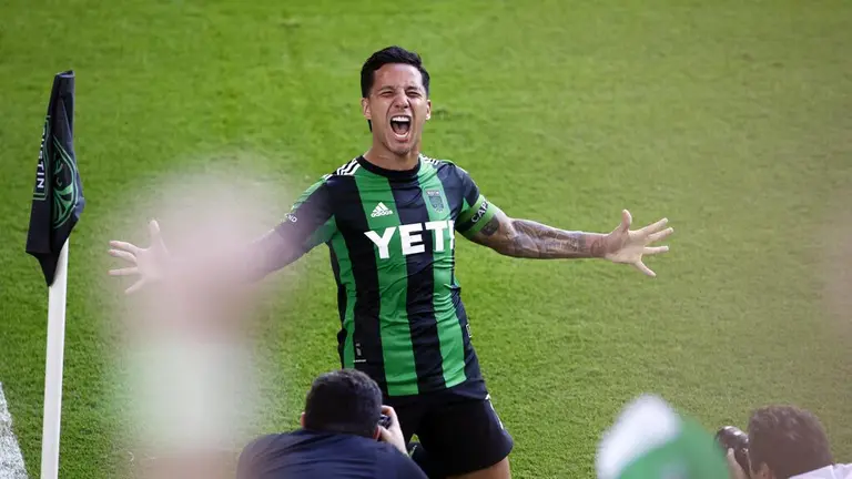 7 x 10 Sebastián Driussi cambia el dorsal de su playera en Austin FC