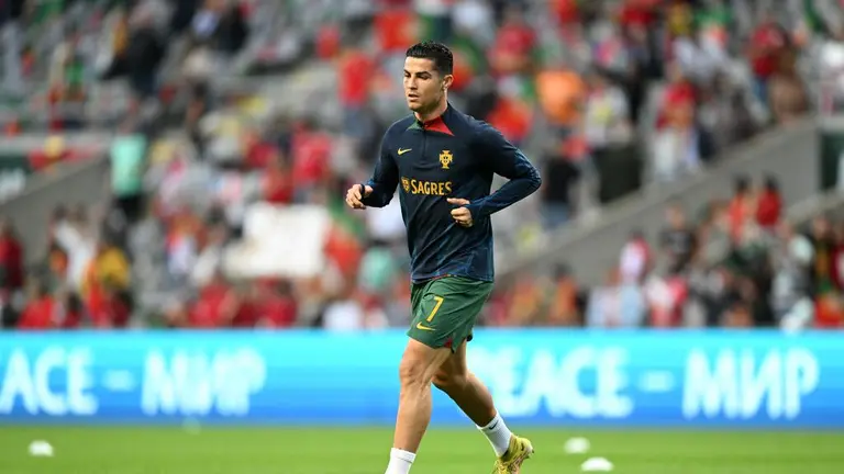 Cristiano Ronaldo Entrena Con Portugal En Plena Pol Mica Con El