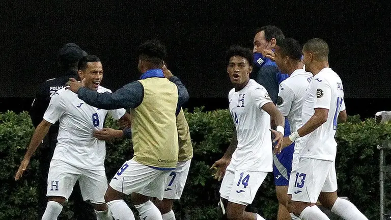 Prensa en Honduras aplaude juego ante México y se olvida del penal