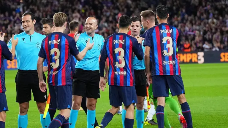 Jugadores Del Barcelona Se Despiden De Piqu En Su Ltimo Partido En El