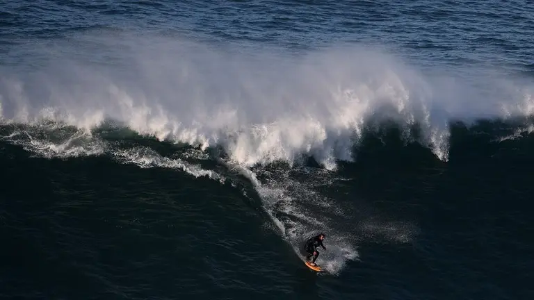 Impresionante brasileño surfeó la ola más grande de la historia TUDN