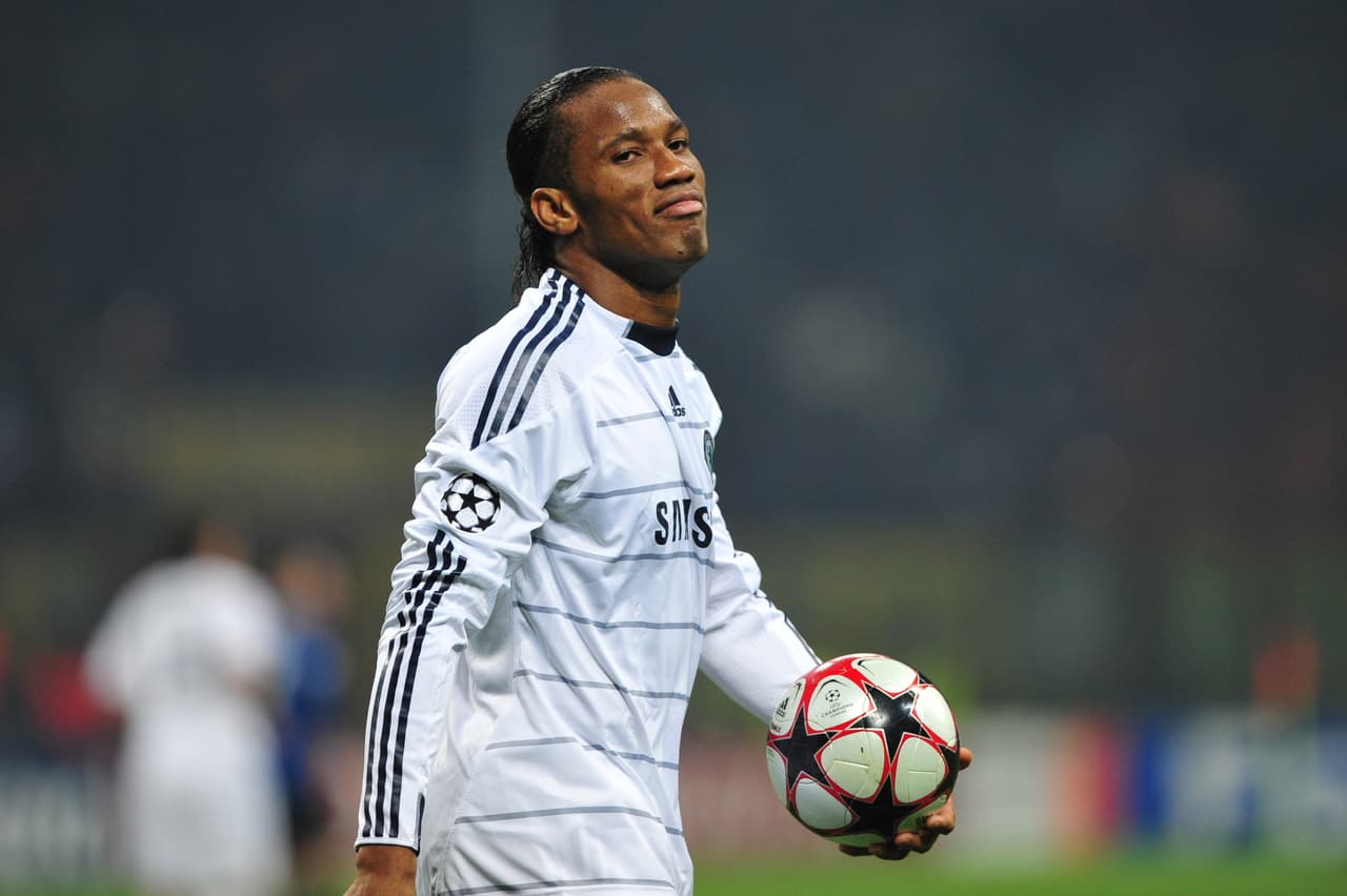 El récord pertenecía al marfileño Didier Drogba quien en la temporada 2009-10 marcó 29 tantos jugando para el Chelsea.