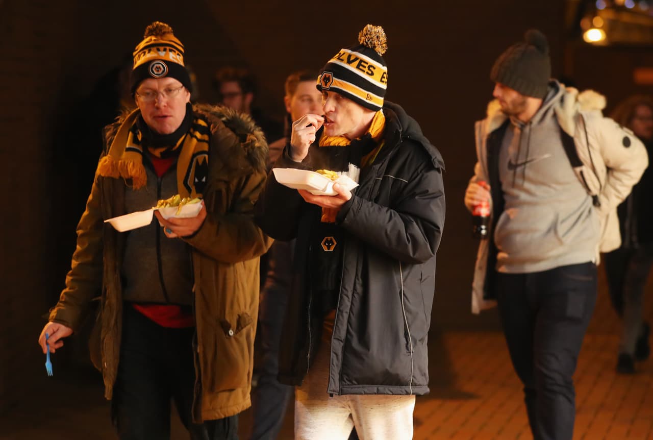 Todo este ritual hace parte de la fiesta de un equipo que ocupa el séptimo lugar, superado solo por los poderosos de la Premier League.
