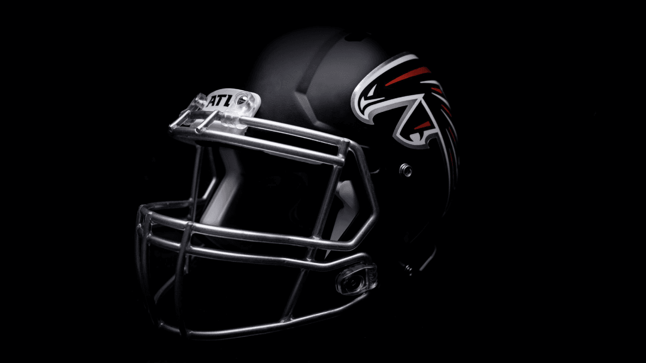 ¡Los Falcons presentan su nueva indumentaria! Con una gran variación en sus uniformes donde se eliminaron líneas en los hombros ahora predominan las tonalidades a un solo color. Así se prepara el equipo de Matt Ryan en la búsqueda de instalarse en otro Super Bowl.