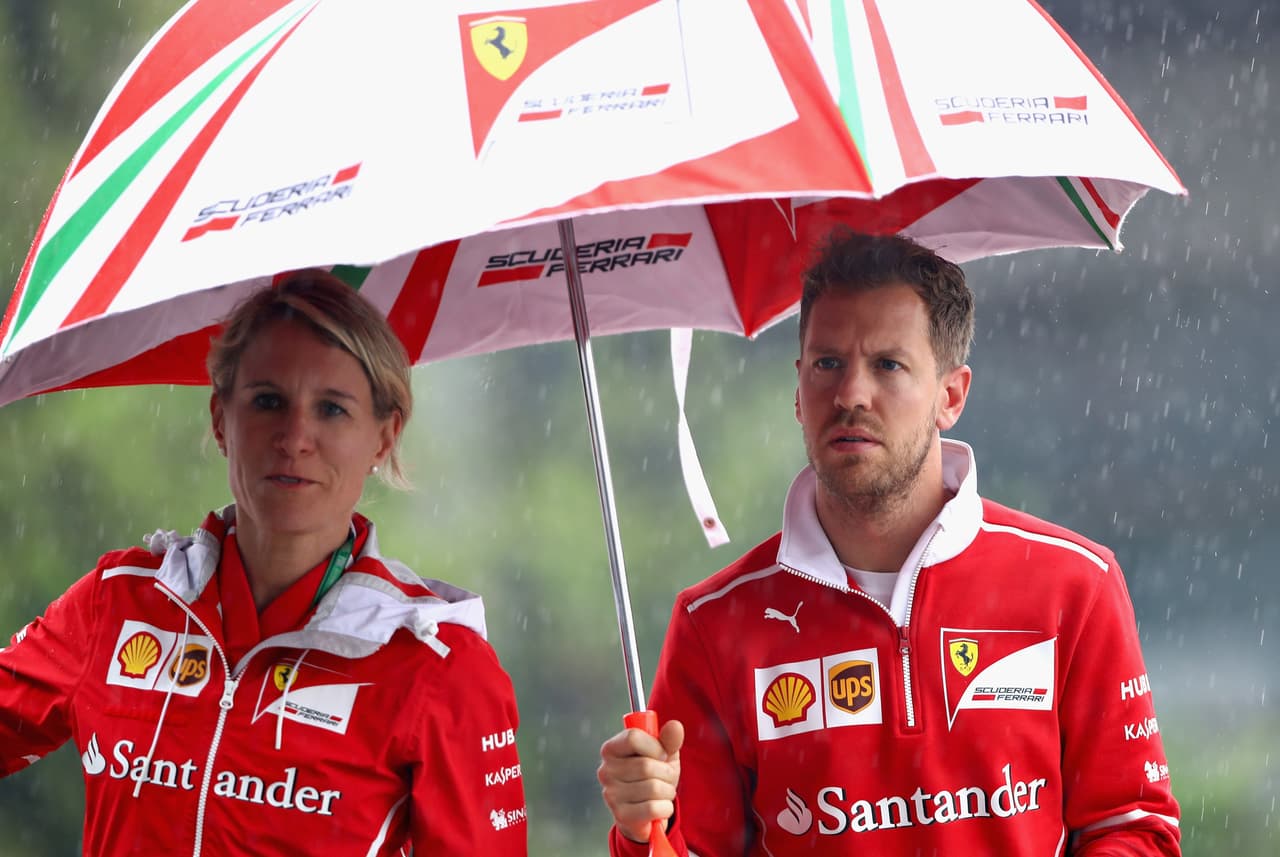 "Tenemos un paquete bueno que nos pone en un buen sitio, pero sabemos que hay muchas cosas que tenemos que hacer para poder mantenernos al ritmo de Mercedes y en la posición en la que estamos ahora para luchar por las victorias", apuntó el piloto, que con las altas probabilidades de lluvia es uno de los favoritos junto a Lewis Hamilton.