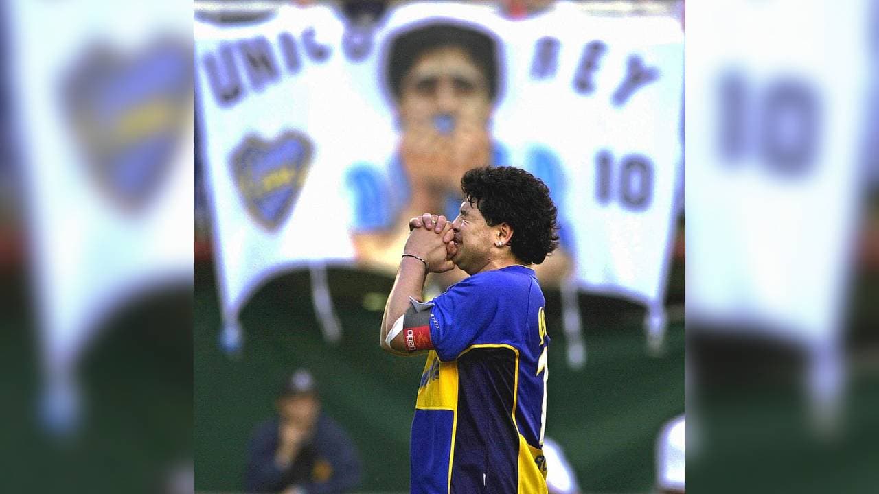 Maradona en su homenaje del 10 de noviembre de 2001 en La Bombonera.