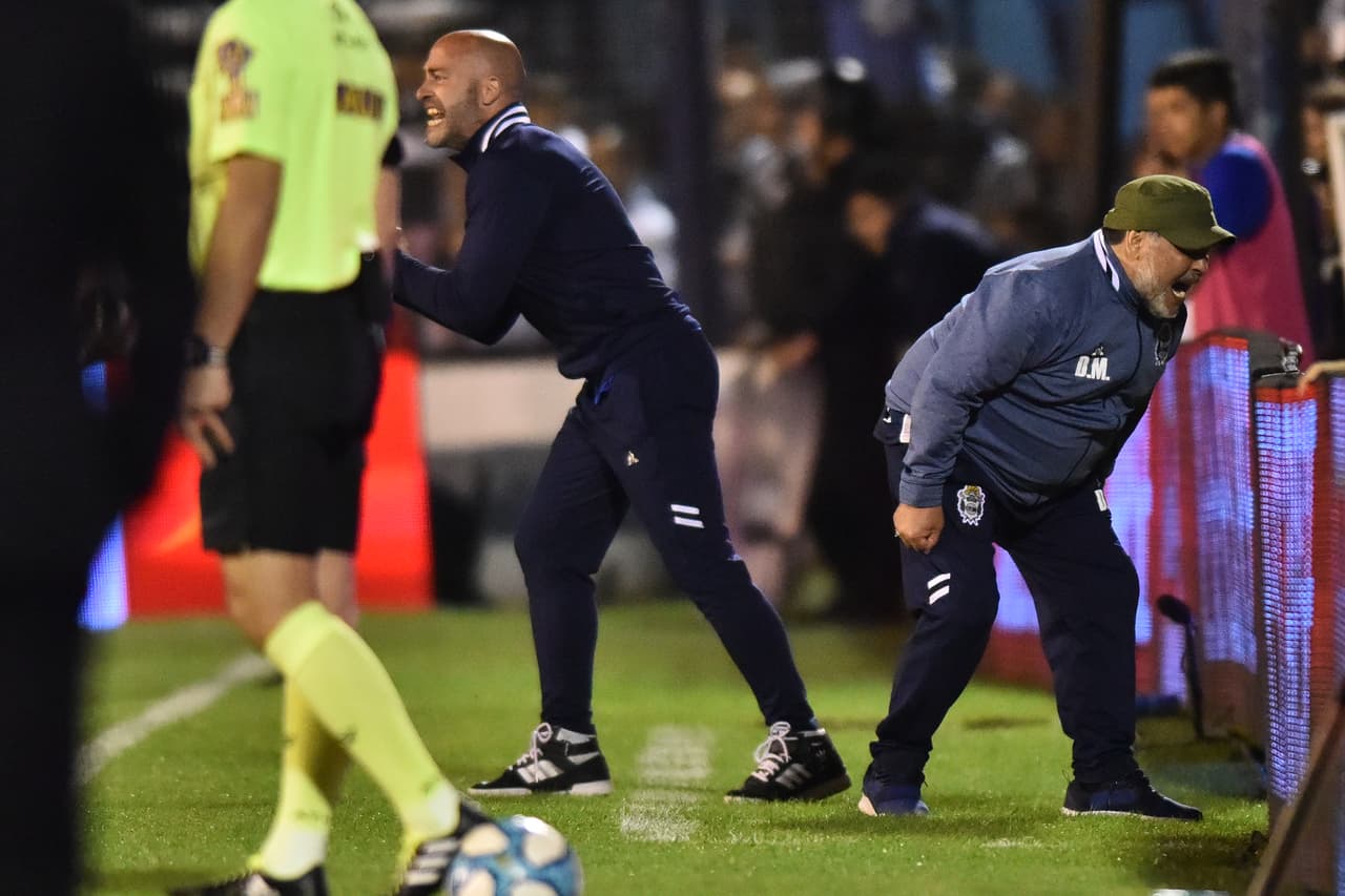 Maradona enloquece con los goles de Jorge Carrascal e
<b>I</b>gnacio Scocco, de River Plate.