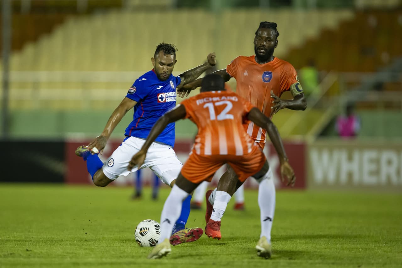 Cruz Azul no logra aprovechar su superioridad y complican un poco su pase a cuartos de final, luego de empatar 0-0.