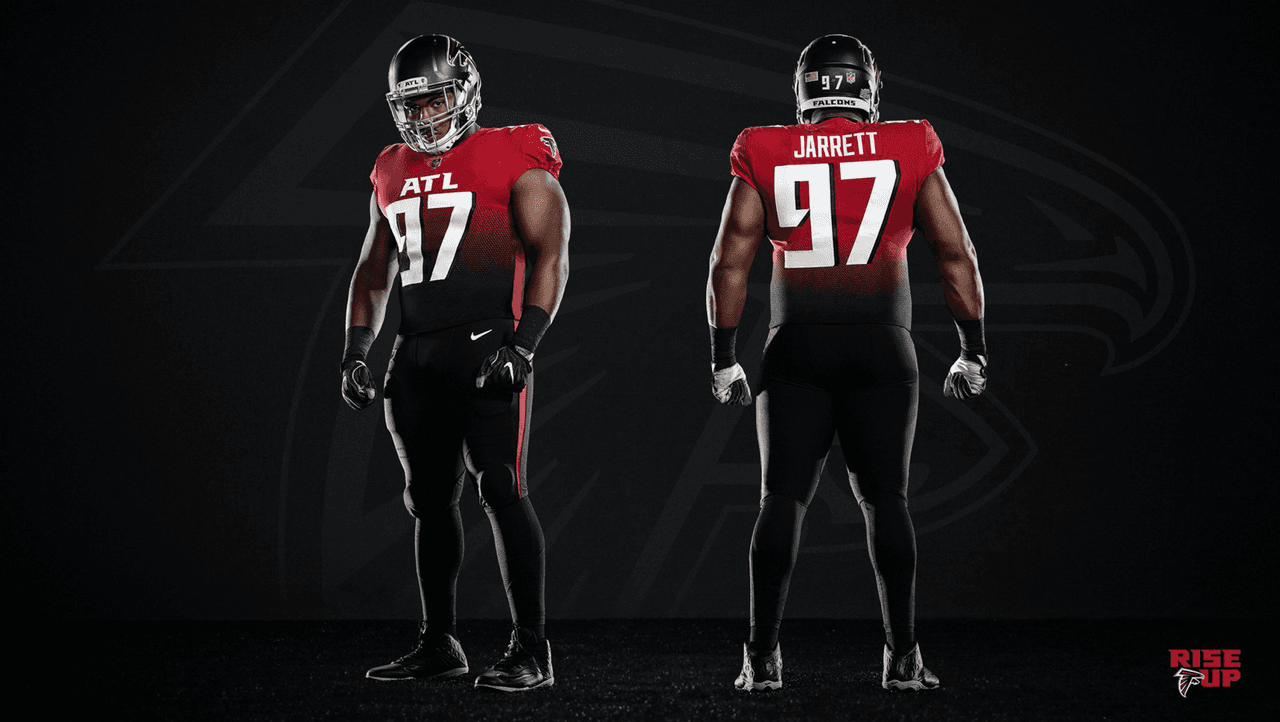 ¡Los Falcons presentan su nueva indumentaria! Con una gran variación en sus uniformes donde se eliminaron líneas en los hombros ahora predominan las tonalidades a un solo color. Así se prepara el equipo de Matt Ryan en la búsqueda de instalarse en otro Super Bowl.