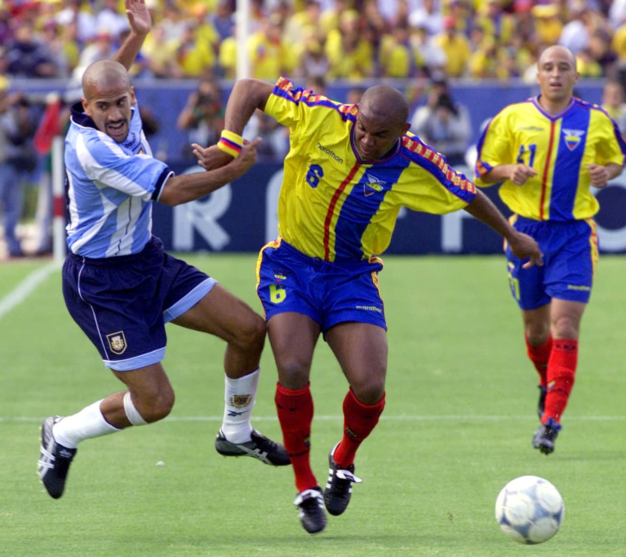 Fue Juan Sebastián Verón el que marcó el primer gol del partido al minuto 19, con un excelente remate de larga distancia.