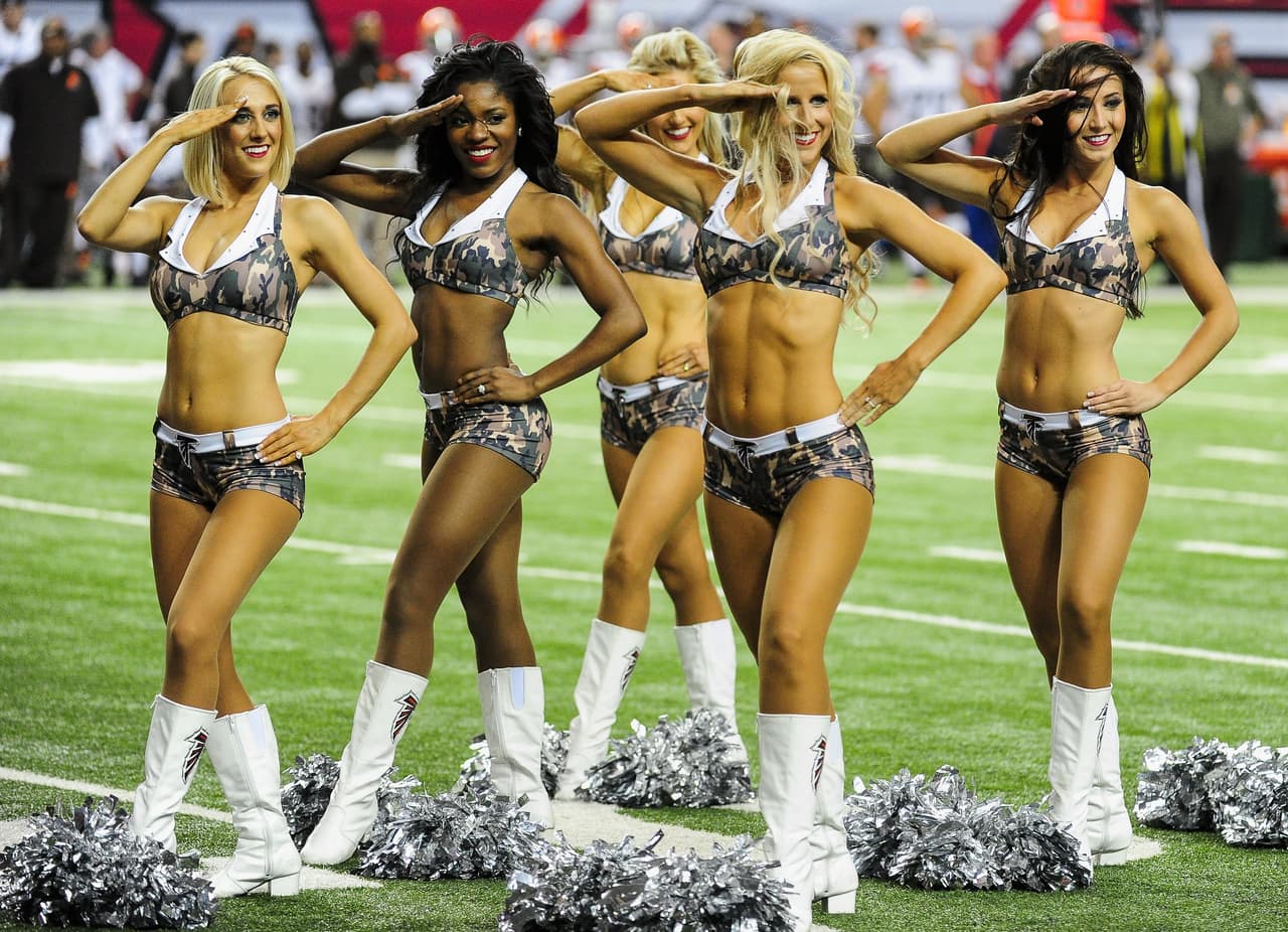 Esta linda rubia consiguió, tras cuatro años como porrista, ser la seleccionada de los Atlanta Falcons para ir al Pro Bowl 2016.