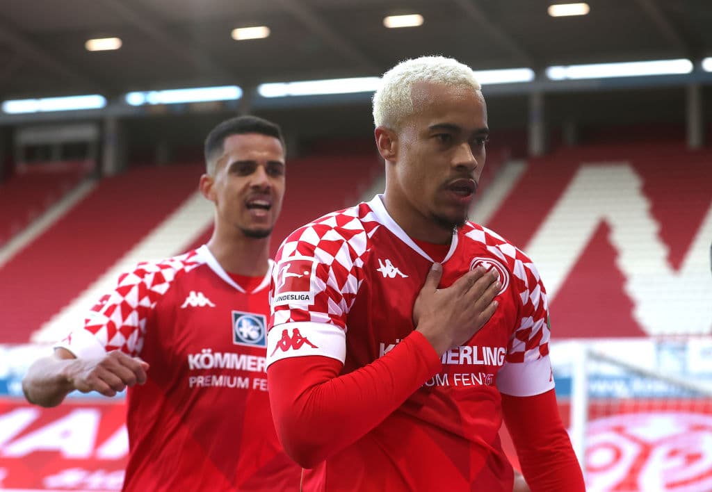 Con un zapatazo de Robin Quaison al minuto 84, Mainz logra vencer 1-0 al Freiburg y continúan en la pelea por escapar del descenso.