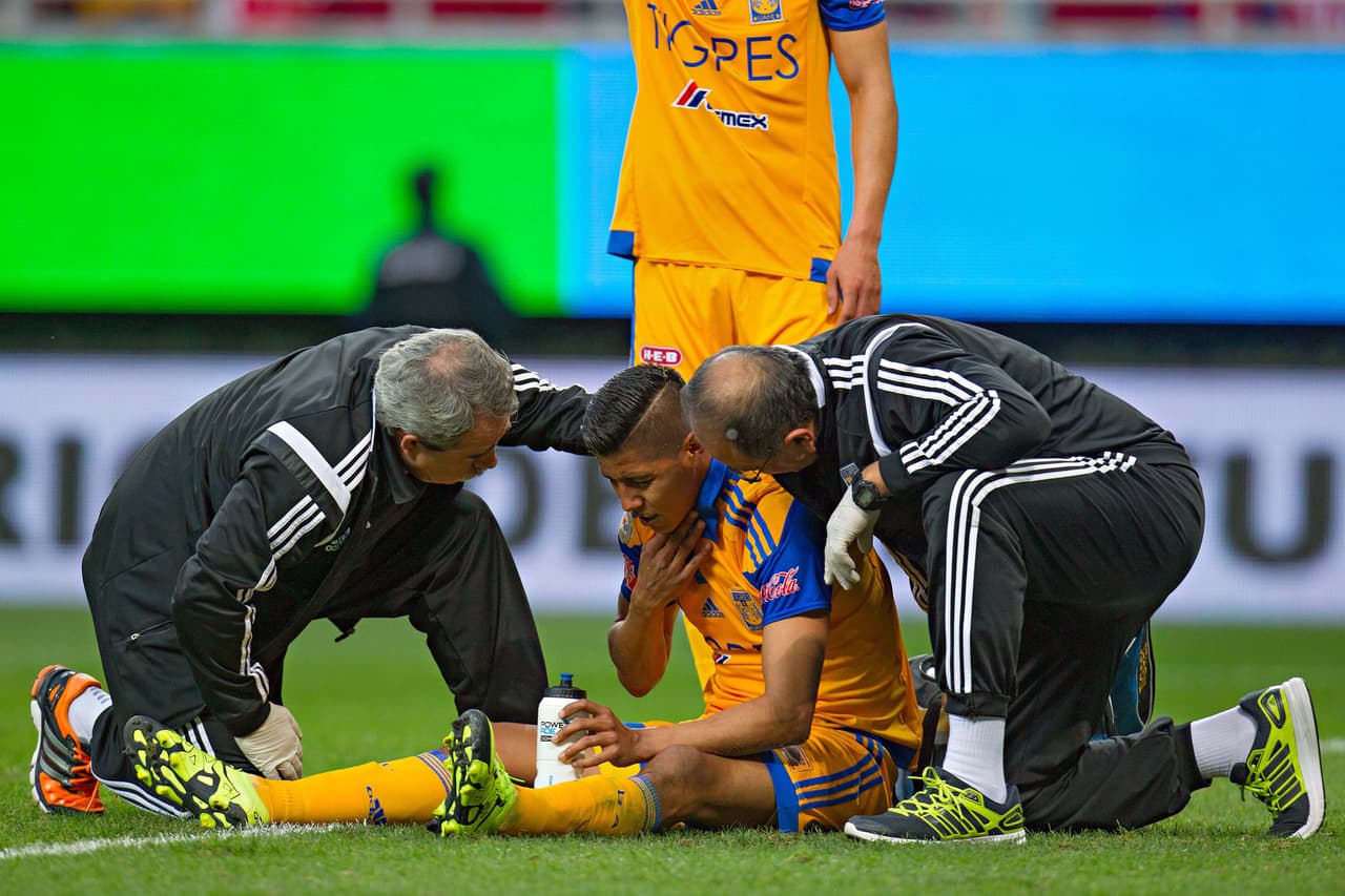 Tigres confirma baja de Hugo Ayala por doble fractura de mandíbula