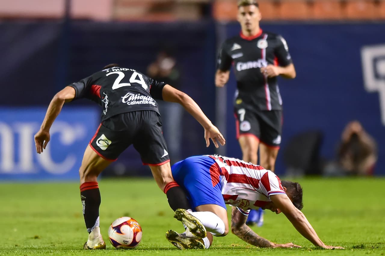 Con doblete de Nicolás Ibáñez y gol de Ramiro González los potosinos vencen 3-1 a las Chivas y se quedan con los tres puntos.