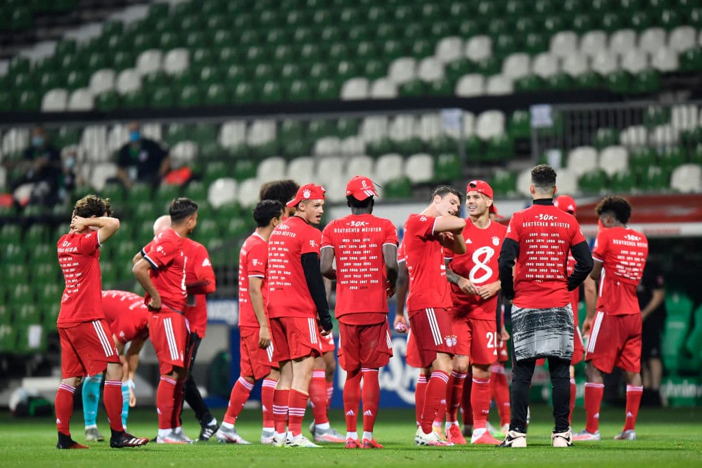 Los bávaros consiguieron su trigésimo título de la Liga alemana luego de vencer por la mínima diferencia al Werder Bremen con gol de Robert Lewandowski. Es el octavo título consecutivo para Bayern Munich; su dominio en la Bundesliga es total.