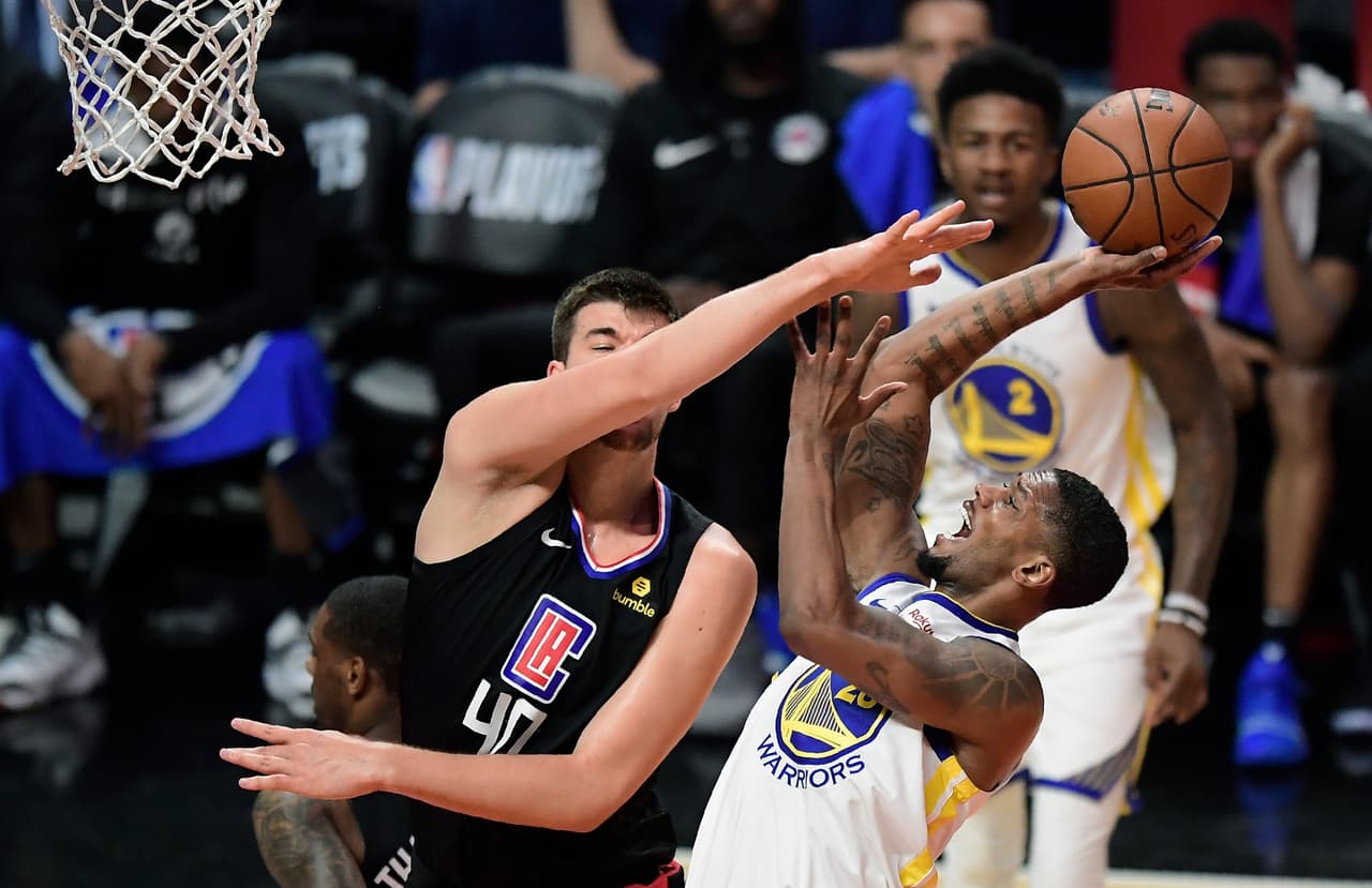 Por su parte, Ivica Zubac firmó un doble-doble con 15 rebotes y 18 puntos siendo el mejor de los Clippers en una noche complicada que los obliga a ganar el Juego 4 para no perder esperanzas.