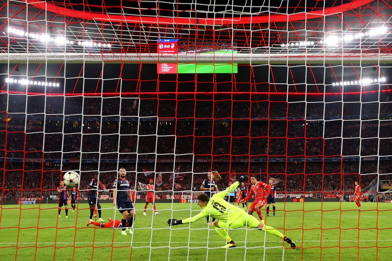 Con doblete de Sané y goles de Mané, Gnabry y Choupo-Moting, Bayern Munich se consolida líder en su grupo al derrotar al cuadro checo de Viktoria Plzen en casa.