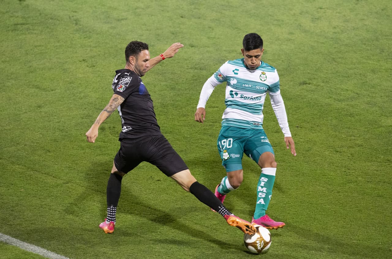 Eduardo Aguirre y Ayrton Preciado son los encargados de consumar la voltereta 2-1 sobre Santos y toman una ligera ventaja en las eliminatorias.