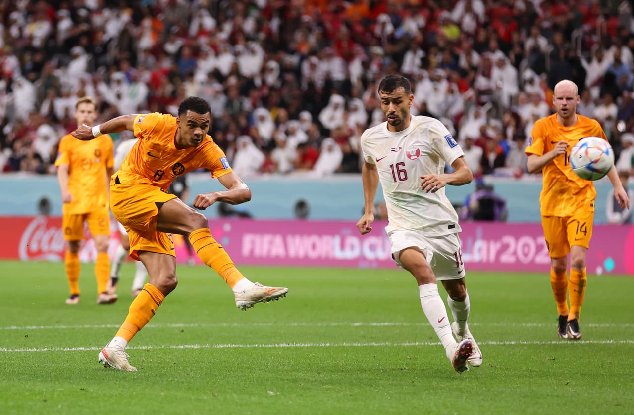 Países Bajos venció 2-0 a Catar con goles de Cody Gakpo (26’) y Frenkie de Jong (49’) para terminar de líder del Grupo A del Mundial Qatar 2022.