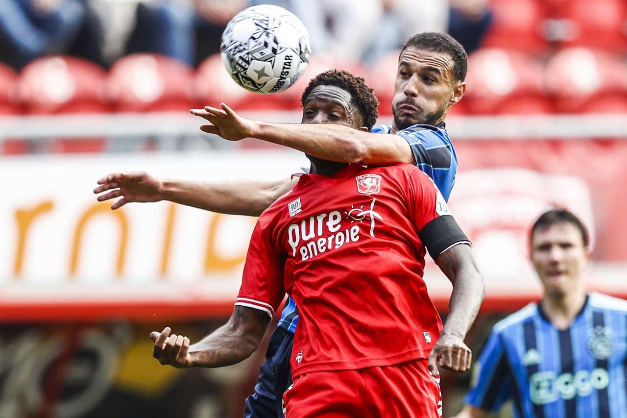 Ajax empató ante el Twente 1-1 durante la segunda jornada en la Eredivisie. Sebastian Haller abrió el marcador al minuto 52' del encuentro y, ya fue al final del encuentro, cuando Robin Propper igualó con un gol al minuto 87' a favor de los locales; Edson Álvarez jugó los 90 minutos del encuentro.