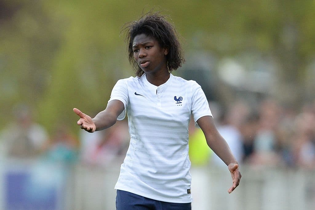 La mediocampista Aminata Diallo ha sido detenida por la policía. Supuestamente contrató a hombres enmascarados para lesionar a su compañera de equipo de Francia y el PSG, Kheira Hamraoui, y evitar así que compitiera.