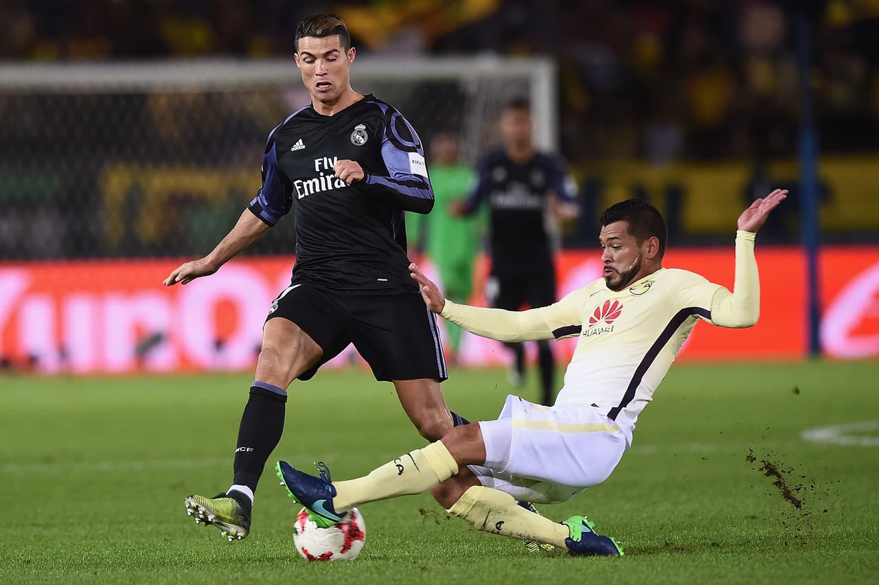 YOKOHAMA, JAPAN - DECEMBER 15: Miguel Samudio of Club America competes for the ball against Cristiano Ronaldo of Real Madrid during the FIFA Club World Cup Japan semi-final match between Club America v Real Madrid at International Stadium Yokohama on December 15, 2016 in Yokohama, Japan. (Photo by Matt Roberts/Getty Images,)