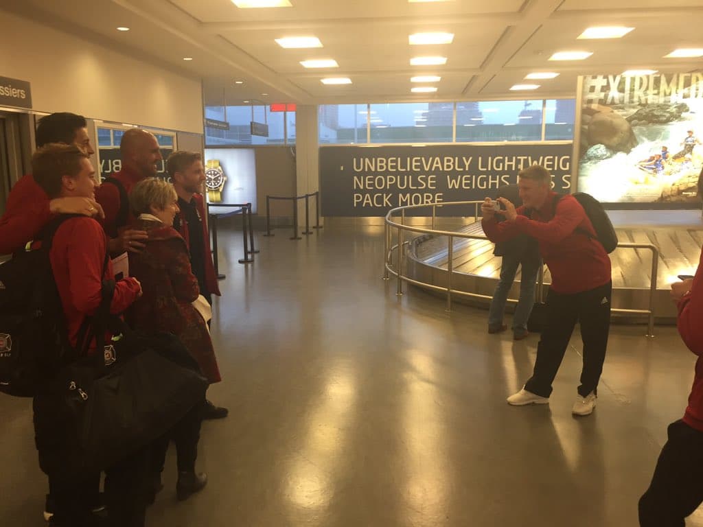 Schweinsteiger es ignorado en foto casual con jugadores del Chicago Fire