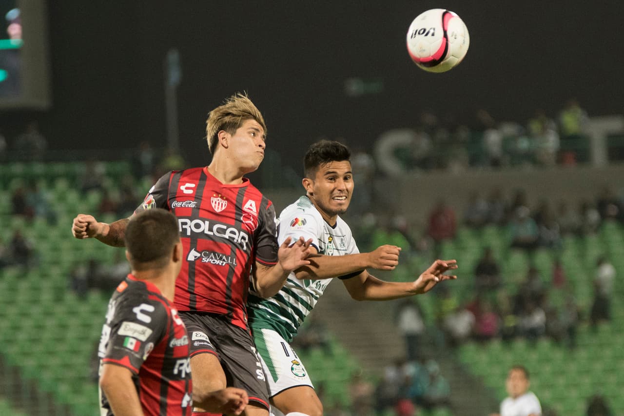 Dávila volvió a la Liga MX para ser entrenado por Luis Zubeldía y José Manuel de la Torre, pero
<b>ahora ni siquiera tiene registro con los de Torreón.</b>