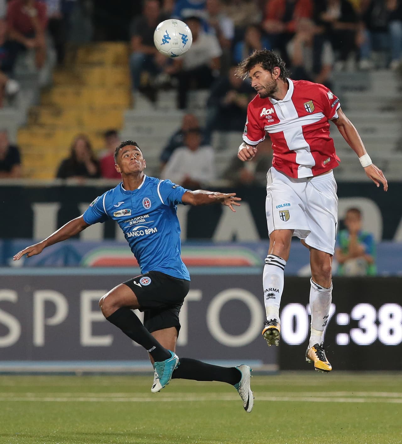 Arsene Wenger (Arsenal), como casi siempre, estaría tras una promesa. Se trata de Alessio Da Cruz quien ha tenido buenas actuaciones con el Novara en la Sere B de Italia.