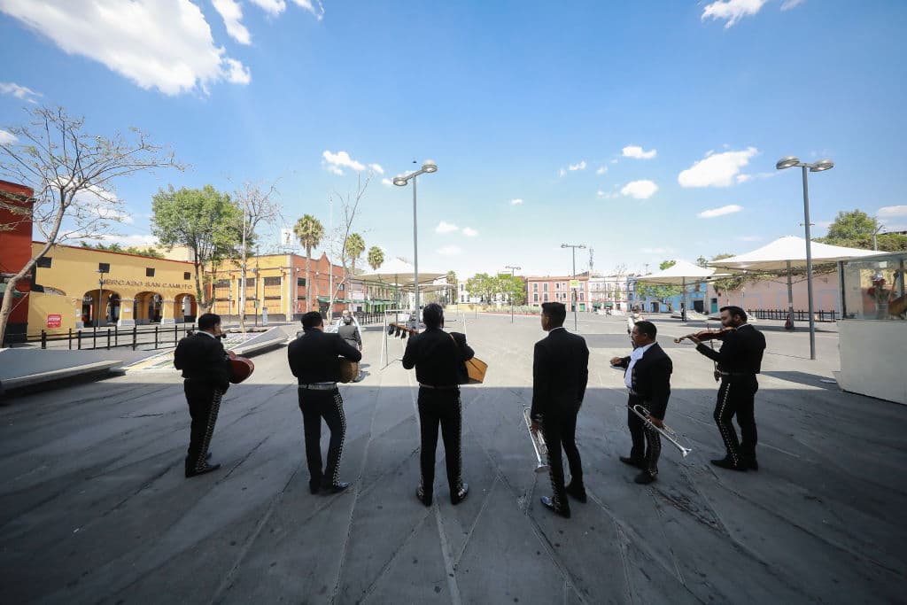 ¿Qué tendrá aquella plaza de la Ciudad de México que enamora a todo artista que llega ahí?