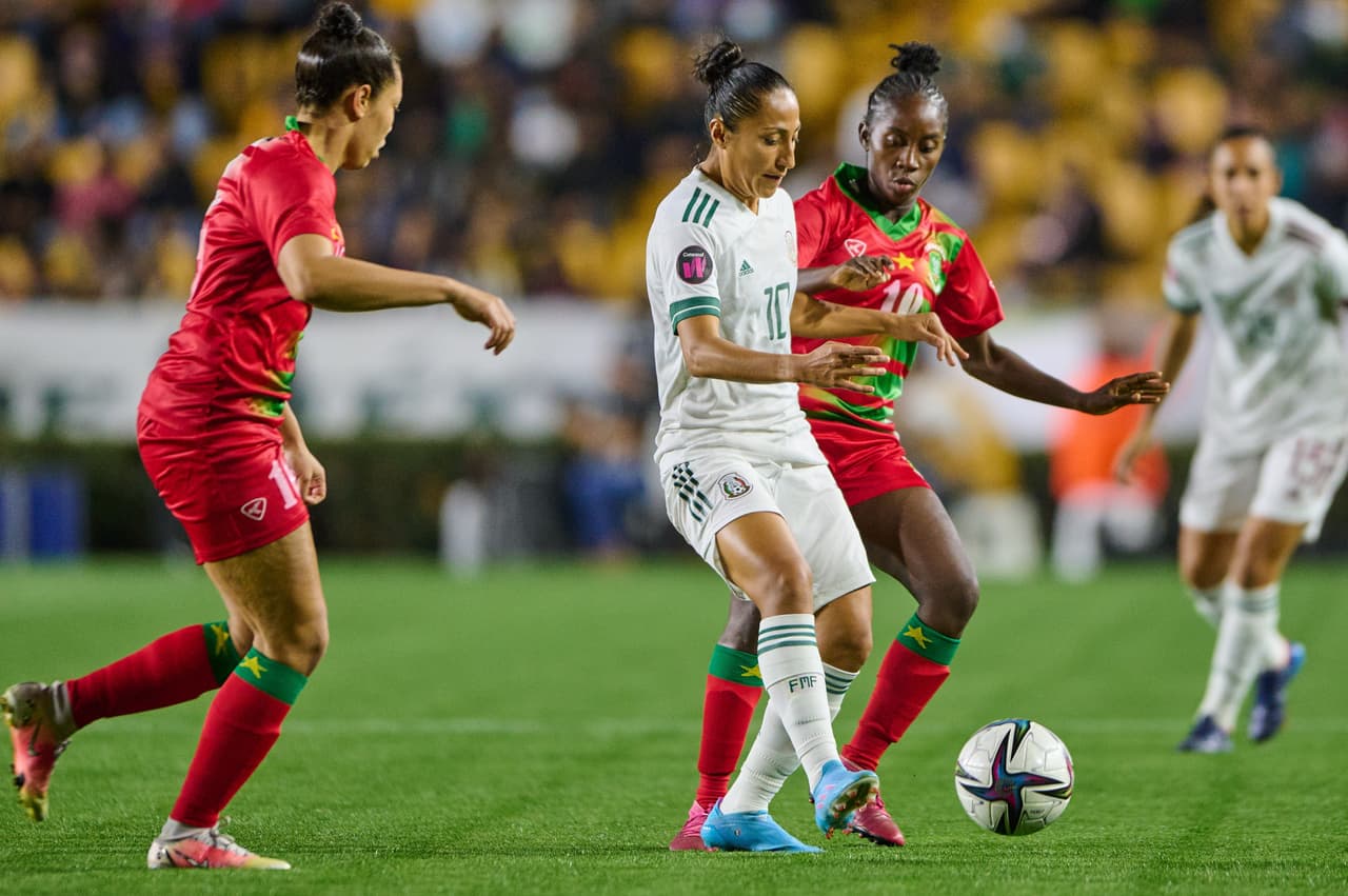 Arranca la jornada dos del premundial femenil y México arrolla 9-0 a la selección de Surinam.