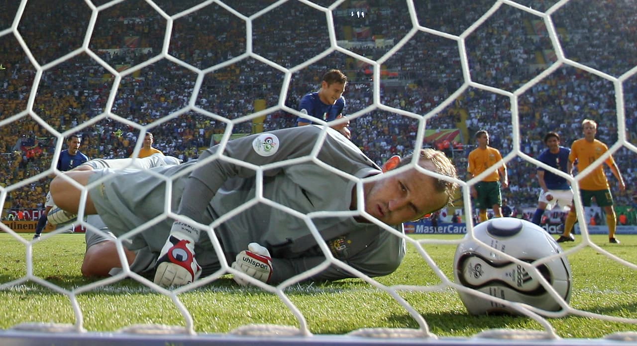 La impotencia de los australianos quedó en evidencia con el balón en el fondo de la red luego de un penalti que arruinó todo su trabajo.