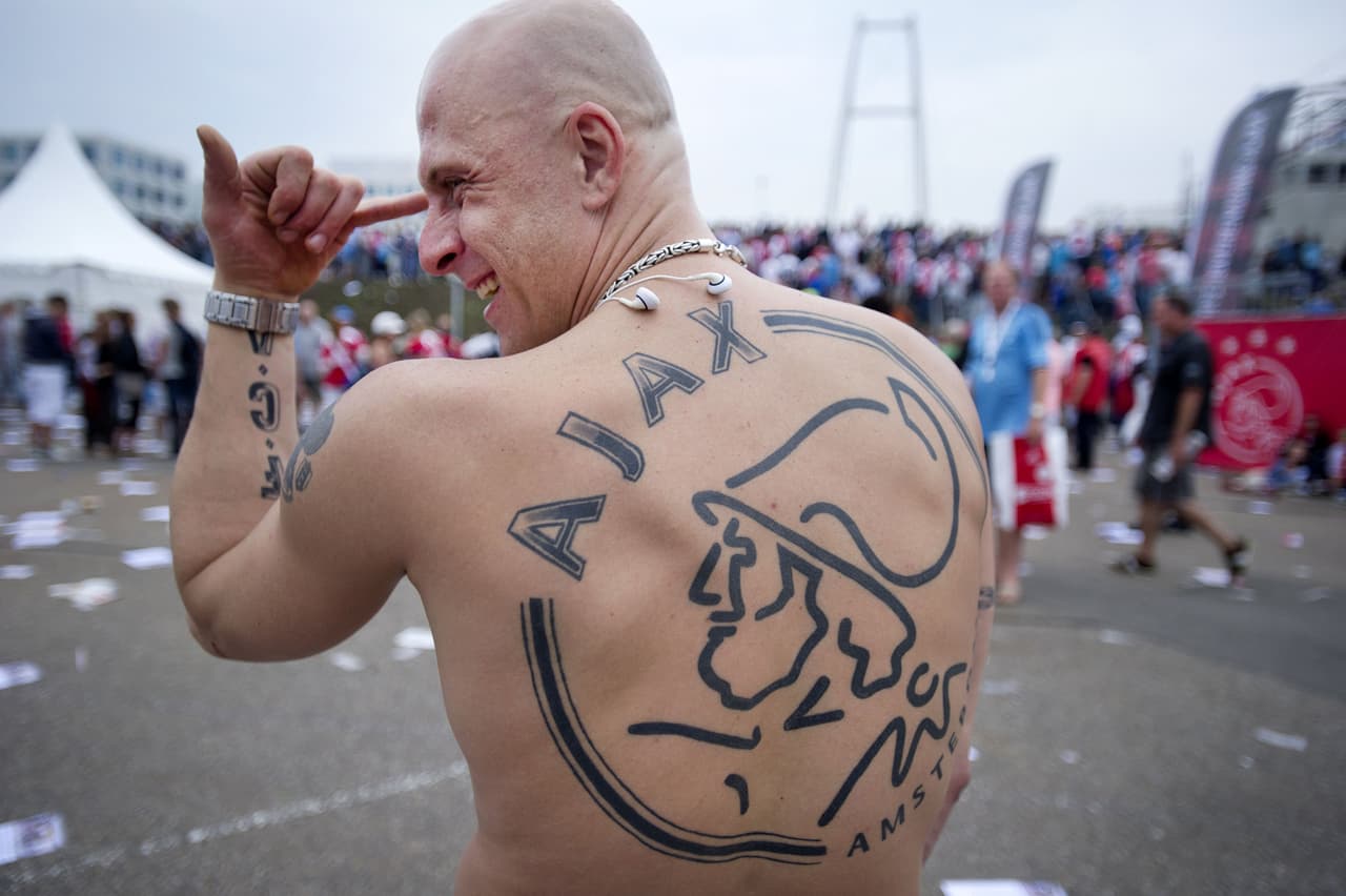 Los fanáticos en el mundo quisieron rendir un homenaje a sus países, equipos o jugadores favoritos por medio de tatuajes. Algunos más grandes y coloridos, con rostros de las figuras y escudos representativos son una muestra del cariño que alrededor del mundo expresan los hinchas del fútbol.