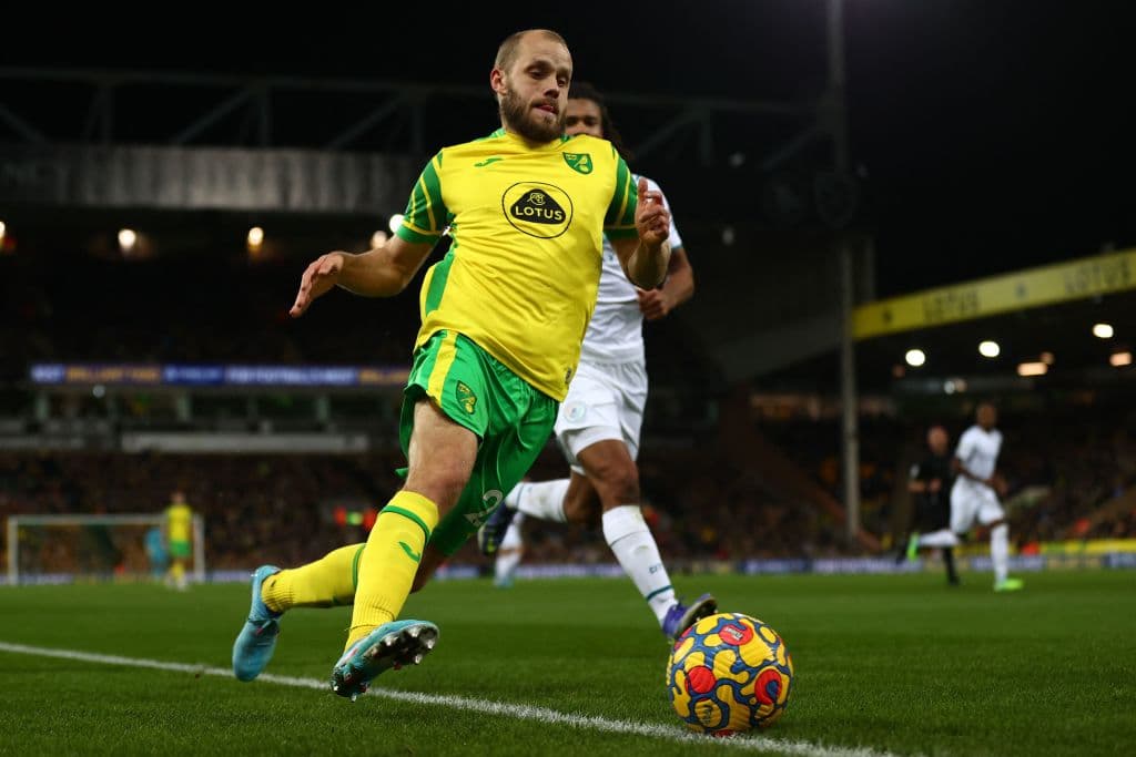 Manchester United tropieza y empatan 1-1 con el Southampton, Manchester City pasa por encima del Norwich City 0-4, Brentford empató 0-0 con el Crystal Palace, Everton golea 3-0 al leeds United y Watford cae en casa 0-2 con el Brighton & Hove Albion.