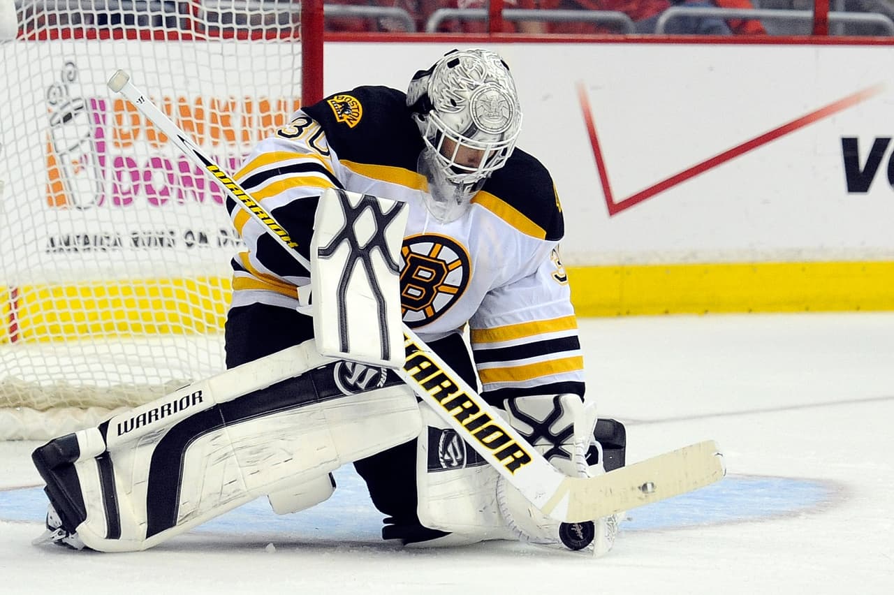 Tim Thomas, jugador de los Bruins de la NHL, no visitó la Casa Blanca en 2001 porque según él "el gobierno federal está fuera de control y amenaza los derechos y las libertades de la gente".