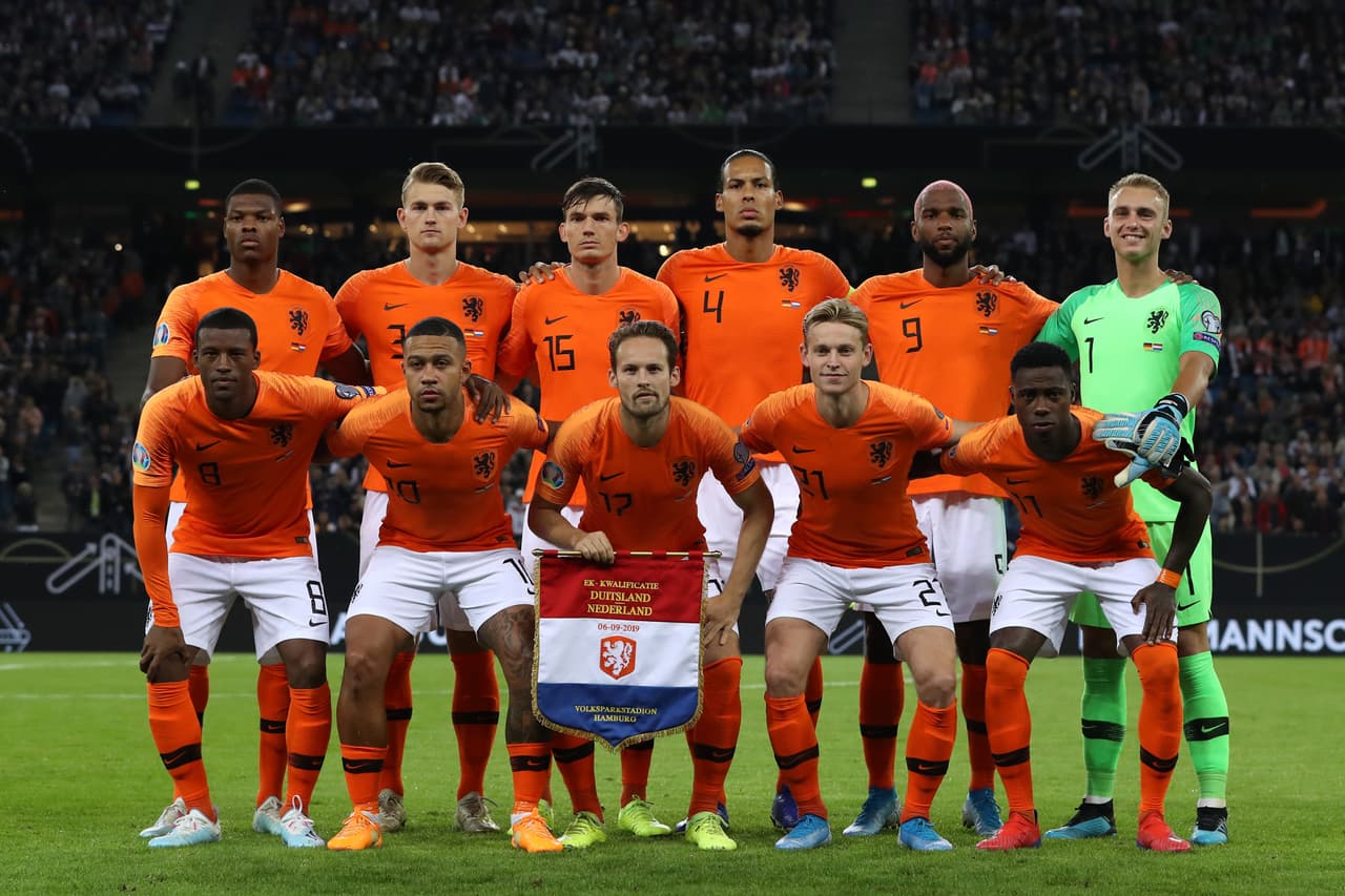 Alemania vencía 1-0 tras un gran primer tiempo pero Holanda mejoró con los cambios de Koeman y remontó en la segunda parte. Frenkie de Jong, Donyell Malen, Georginio Wijnaldum y un autogol de Jonathan Tah permitieron la remontada frente a los germanos que se adelantaron con gol de Gnabry y recortaron distancias gracias al penal bien ejecutado por Toni Kroos.