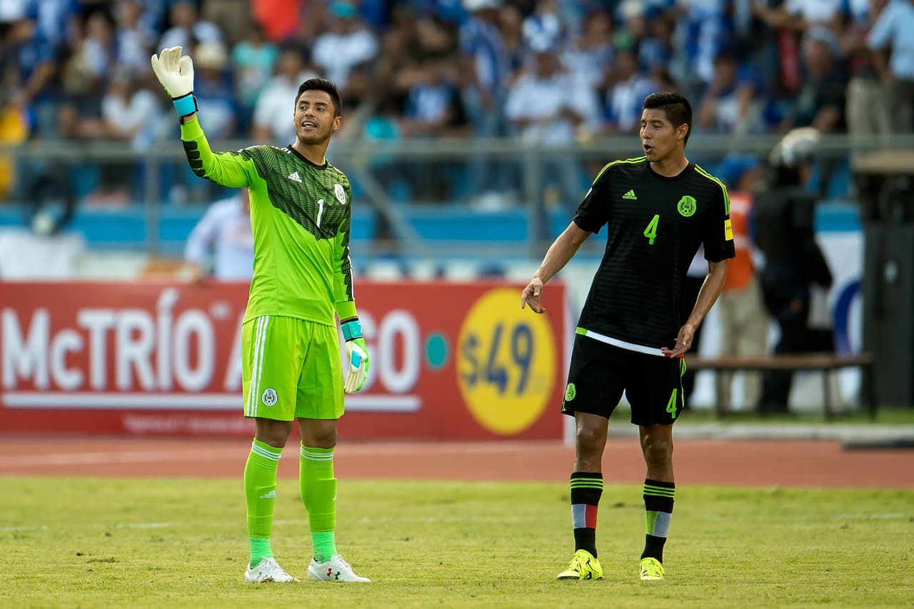 Alfredo Talavera: Sobrio con sus atajadas, el guardameta de México cumplió bajo los 3 postes con buenos lances para quedarse con el balón o cortando ataques hondureños. Un detalle extra es que no dio rebotes que generaran peligro. Calificación 7.