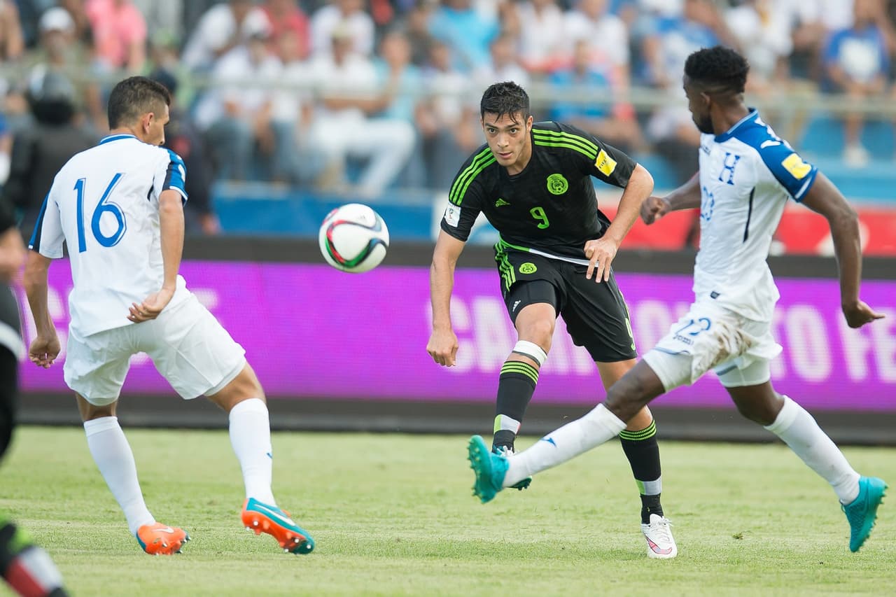 Raúl Jiménez: Se perdió la ocasión más clara de gol para el Tricolor tras un rebote que dio el arquero Valladares. Aunque fue muy participativo e intentó generar desequilibrio la realidad es que su fútbol dejó mucho que desear. Calificación 6.